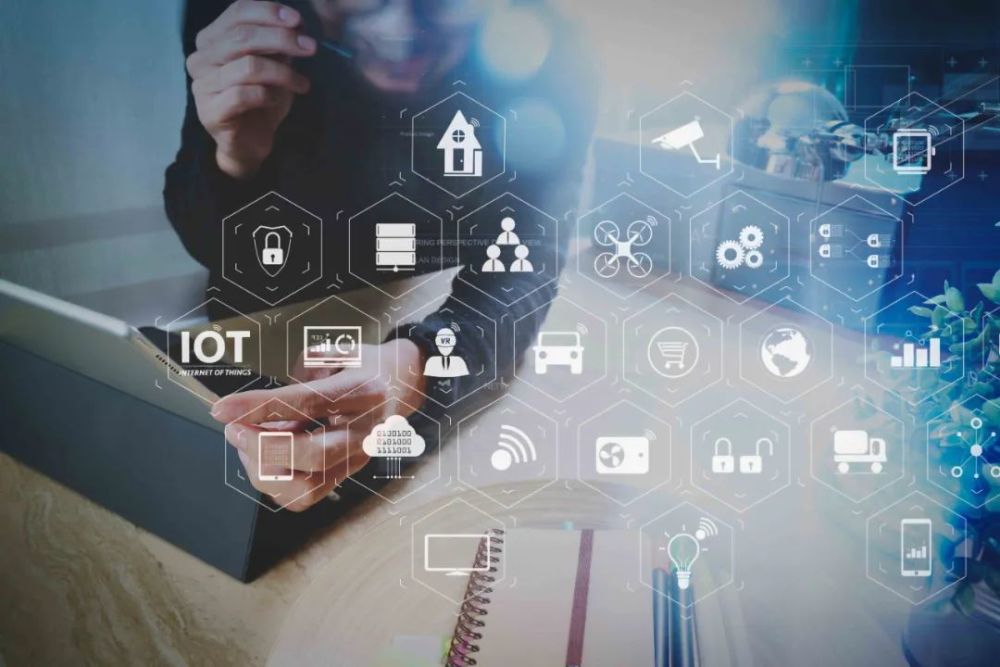 Mini LED与大尺寸智慧商显：信息技术的新引擎